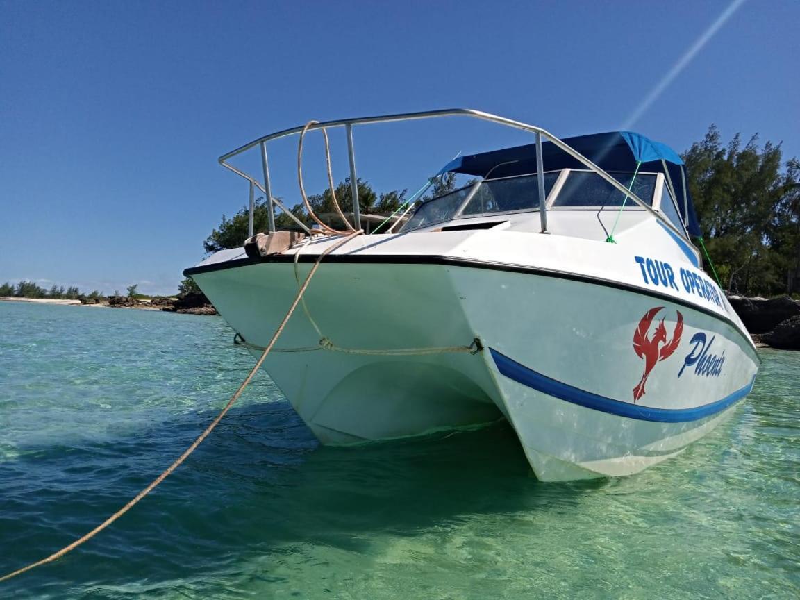 Dolphin Dhow Beach Safaris Виланкулос Екстериор снимка