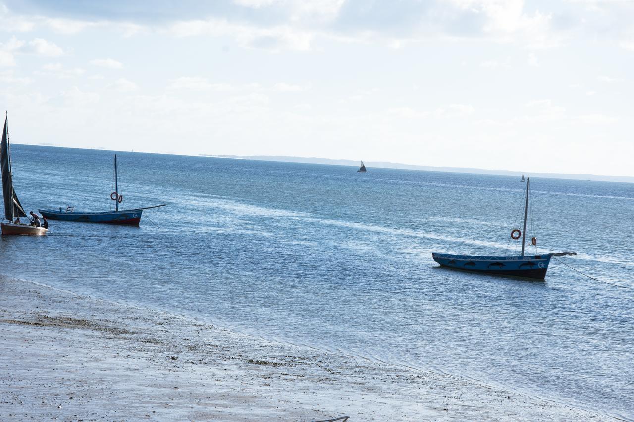 Dolphin Dhow Beach Safaris Виланкулос Екстериор снимка